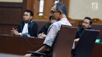 Tersangka dugaan suap pengadaan monitor satelit Bakamla, Nofel Hasan saat mengikuti sidang perdana di Pengadilan Tipikor, Jakarta, Rabu (3/1). Dalam kasus tersebut, Nofel diduga menerima suap sebesar SGD 104.500. (Liputan6.com/Helmi Fithriansyah)