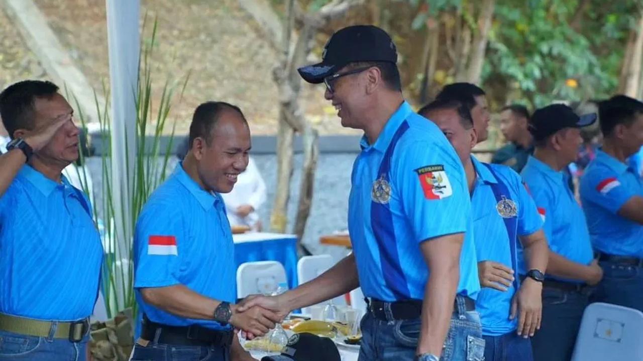 Di lokasi, Rudy nampak disambut hangat oleh sejumlah petinggi TNI AL.