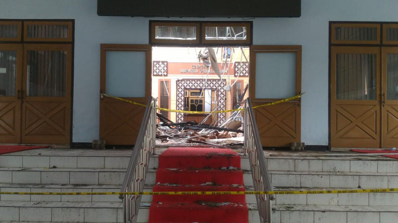 Penampakan Gedung DPRD Pekalongan Porak Poranda usai Kebakaran Diduga Akibat Korsleting Listrik
