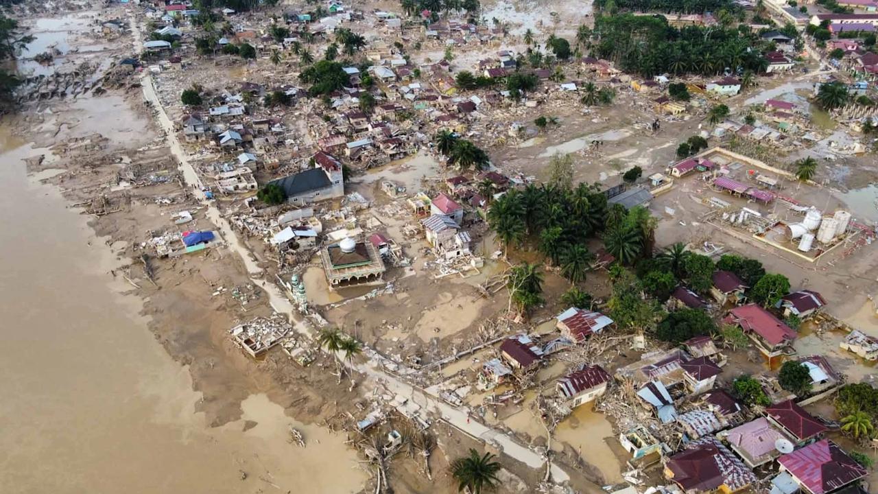 FOTO: Sepekan Pascabanjir Bandang.  Kota Kuala Simpang Bak Dihantam Tsunami