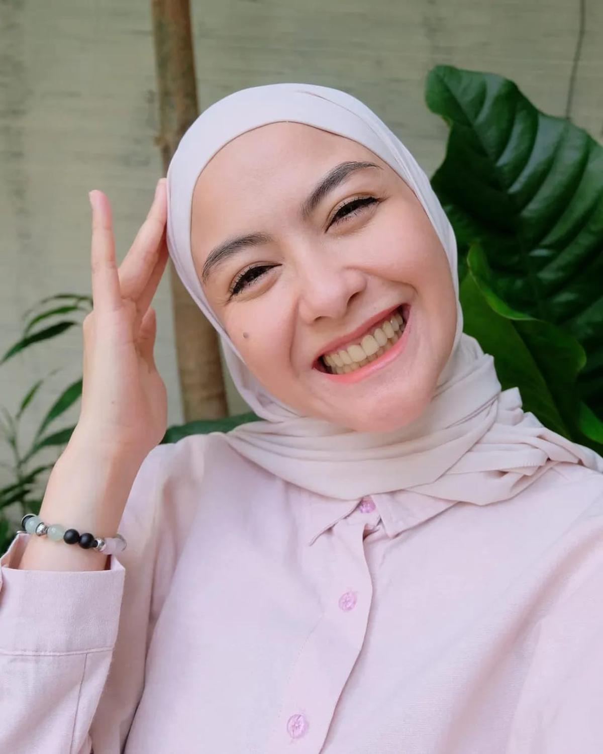 5 Foto Selfie Revalina S Temat saat Nunggu Buka, Cantiknya Terus Terusan