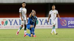 Ezra Walian - Sosok pemain naturalisasi ini harus tetap menjadi pemain yang patut diwaspadai Persija pada leg kedua nanti. Pandai menempatkan posisi dan naluri tajam mencetak golnya bisa menjadi momok lini pertahanan Macan Kemayoran. (Bola.com/M Iqbal Ichsan)