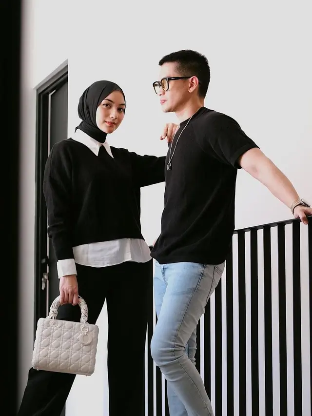 Inspirasi Outfit Couple Ala Citra Kirana dan Rezky Aditya