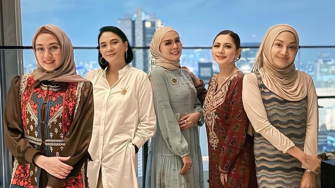 Kompak Cantik dan Awet Muda, 4 Potret Keseruan Cut Keke Buber Bareng Bestie, Ada Dina Lorenza hingga Dian Nitami