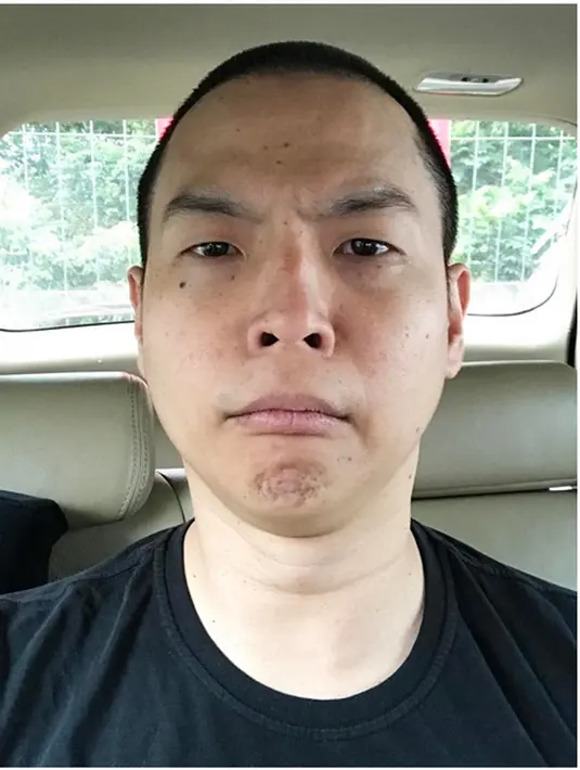 "PUWAS KALIAN?," tulis ernestprakasa dalam keterangan foto didalam mobil yang memperlihatkan penampilan barunya yang diunggah hari ini, 27 Januari. (Instagram/ernestprakasa)