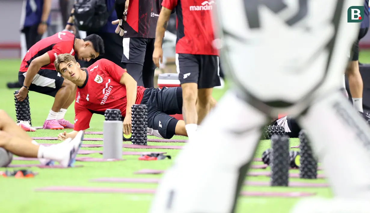 Pemain Timnas Indonesia, Mauro Zijlstra menjalani latihan resmi menjelang FIFA Matchday melawan Chinese Taipei di Stadion Gelora Bung Tomo, Surabaya, Kamis (04/09/2025). (Bola.com/Abdul Aziz)