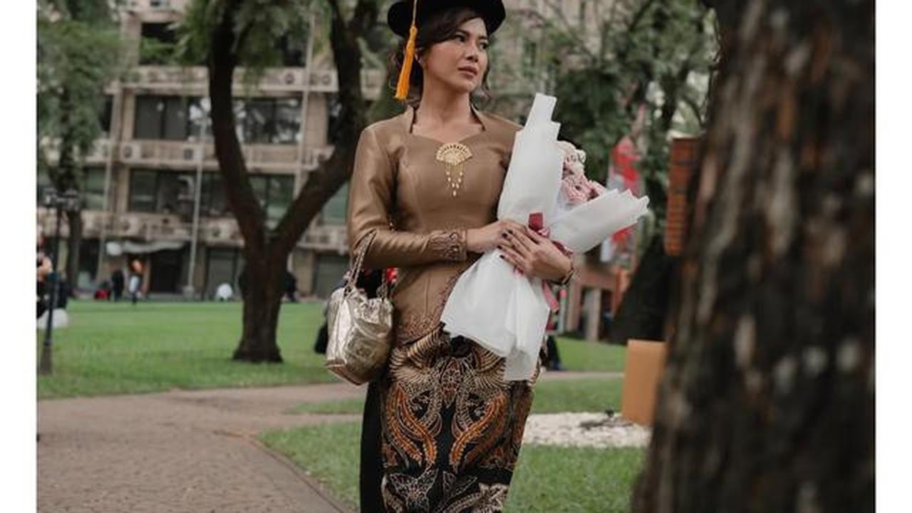 6 Seleb Wanita Wisuda Pakai Kebaya di Sepanjang Tahun 2025, Inspirasi Gaya