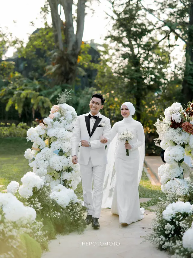 Dea Annisa Tampil Bak Fairytale Bride dalam Gaun Modest Serba Putih