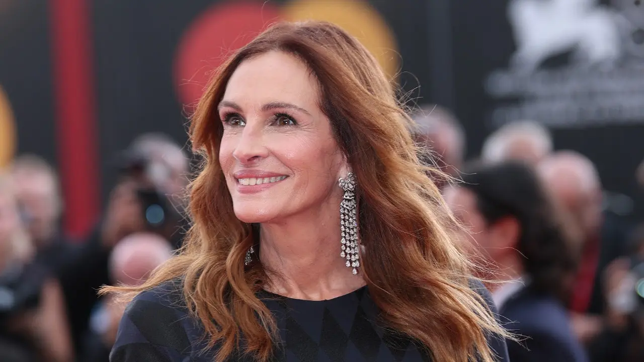 Julia Roberts menghadiri Festival Film Internasional Venesia ke-82 dengan mengenakan perhiasan dari Chopard. Dok. Chopard