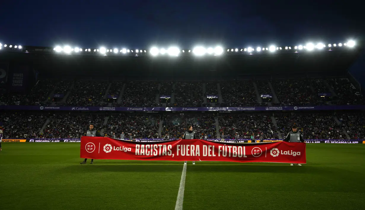 Para pemain dan ofisial LaLiga menyerukan agar rasisme ditangani di Spanyol saat kompetisi dilanjutkan setelah insiden terbaru Vinicius Junior. (AP Photo/Manu Fernandez)