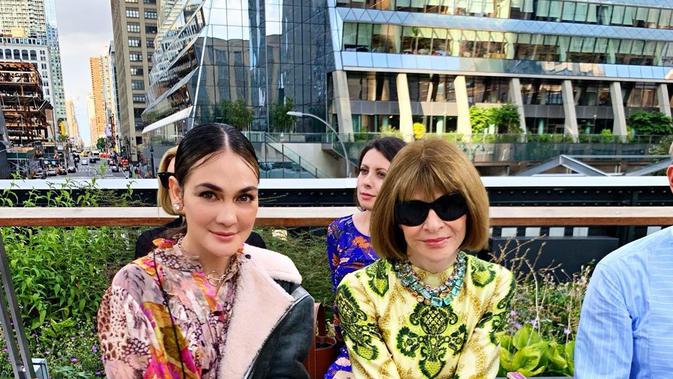 Gaya New Yorker Luna Maya Bareng Anna Wintour di NYFW 