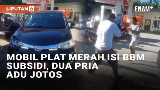 VIDEO: Dua Pria Adu Jotos Usai Mobil Plat Merah Isi BBM Subsidi di SPBU Maluku