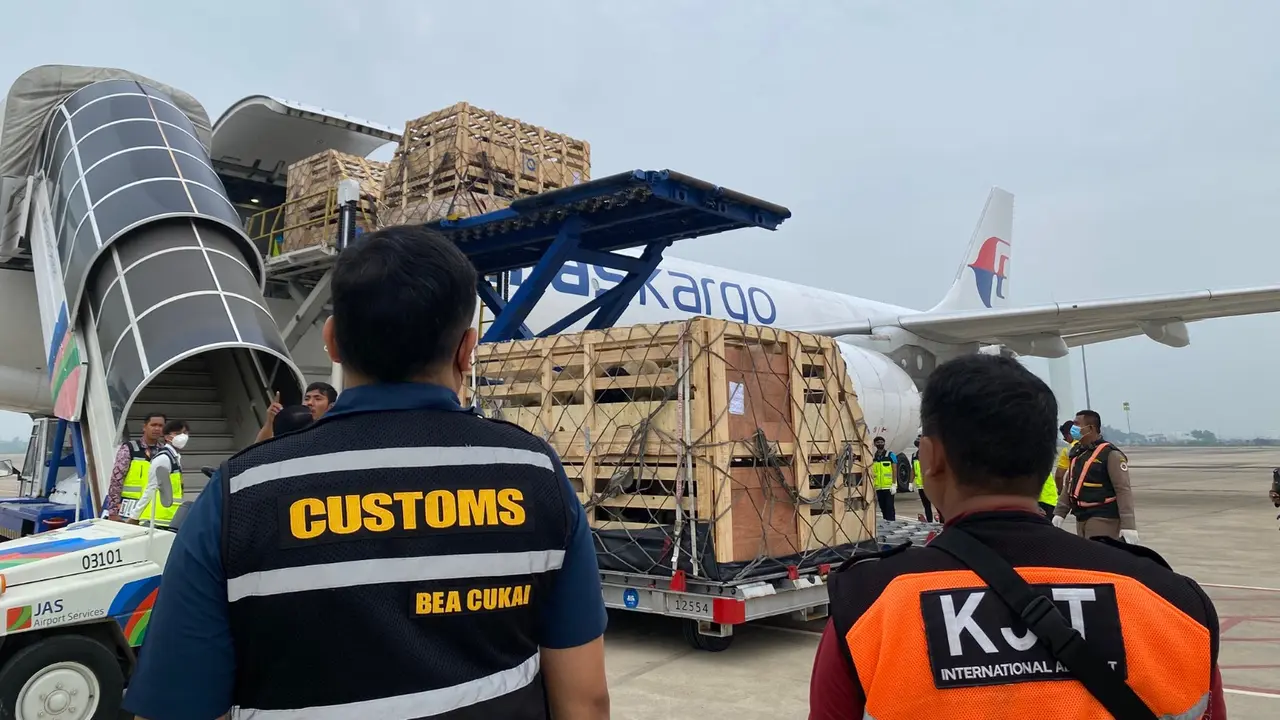 834 ekor domba hidup tiba di Bandara Internasional Jawa Barat Kertajati. Domba-domba ini diimpor dari Malaysia melalui pesawat kargo Malaysia Airlines oleh PT Ayodhya Agro Abadi.