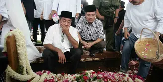 Ibunda dari Gubernur Banten Rano Karno, Lily Istiarti telah menghembuskan napas terakhirnya pada usia 77 tahun pada Minggu, 6 Desember 2015, sekitar pukul 18.00 Wib, di RS Puri Cinere, Depok, Jawa Barat. (Andy Masela/Bintang.com)