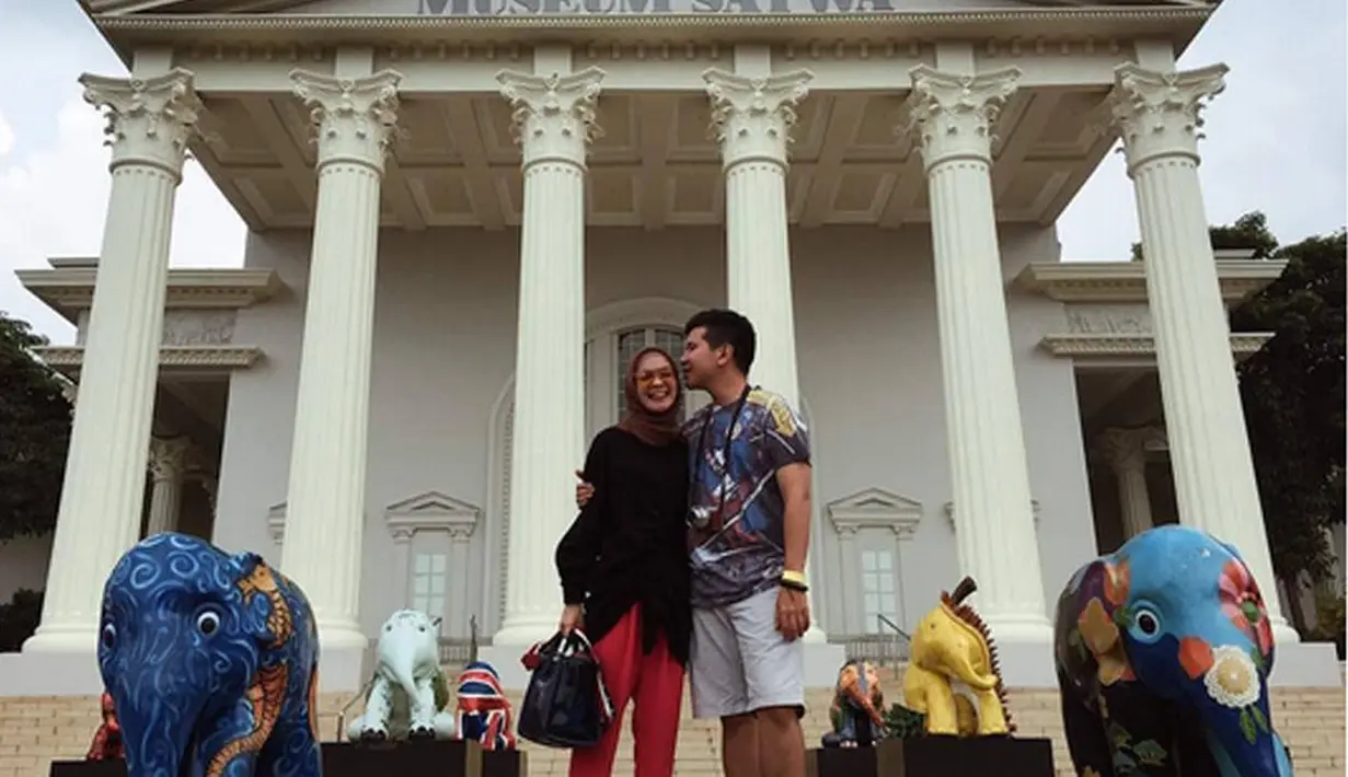 Baru pertamakali menjalani ibadah puasa di bulan Ramadhan bersama, pasangan suami-istri ini memiliki kegiatan dan rencana tersendiri. Ia pun akan berpindah-pindah tempat tinggal, karena kini diakuinya memiliki dua keluarga. (Instagram/haykalkamil)