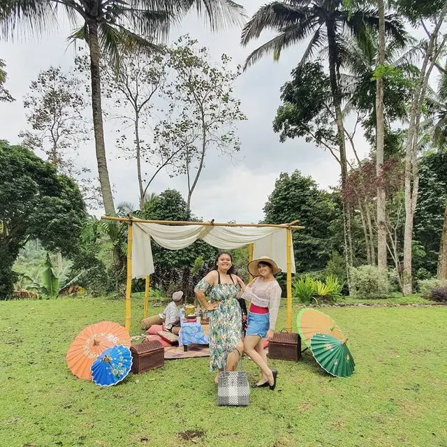 Nikmati Suasana Sawah, Ini 7 Momen Liburan Tya Ariestya Ke Magelang
