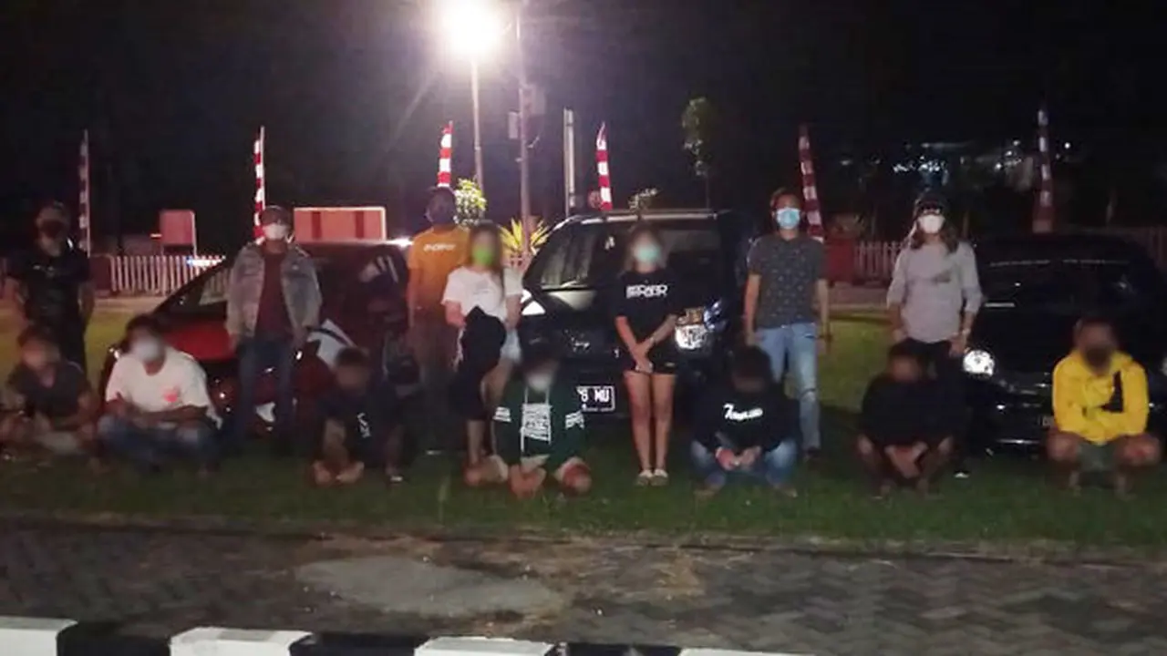 Sepuluh pelaku beserta 3 unit mobil yang tertangkap kemudian diamankan di Mapolres Minahasa Utara untuk diproses lebih lanjut.