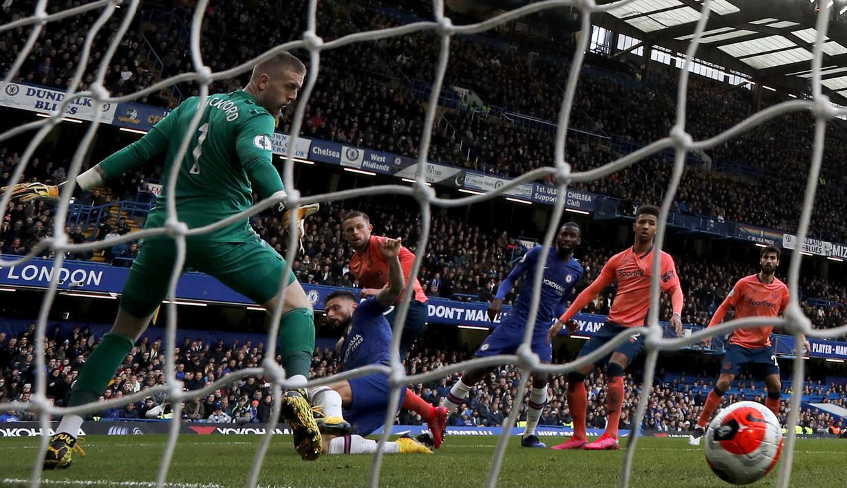 0-4 dari Chelsea. Everton bertandang ke markas Chelsea pada pekan ke-29 Liga Inggris musim 2019/2020, 8 Maret 2020. Hasil akhir Everton kalah 0-4 lewat gol-gol dari Mason Mount, Pedro Rodriguez, Willian dan Olivier Giroud. (AFP/Adrian Dennis)