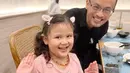 Sea saat makan bersama dengan Reza Gunawan. Keduanya terlihat sangat bahagia bisa bertemu. (Foto: Instagram/@mrssharena)