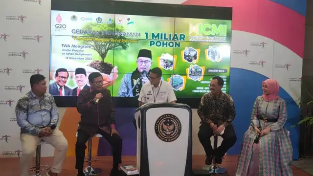 Menparekraf Sandiaga Uno di The Weekly Brief with Sandi Uno