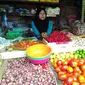 Harga sejumlah bahan pangan di Pasar Grogol Jakarta Barat terpantau turun signifikan di awal bulan ini. (Liputan6.com/Fiki Ariyanti)