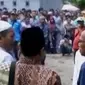 Ratusan warga Sri Menanti mengusir paksa 5 orang jemaah Ahmadiyah, hingga klarifikasi MUI soal sertifikat halal.