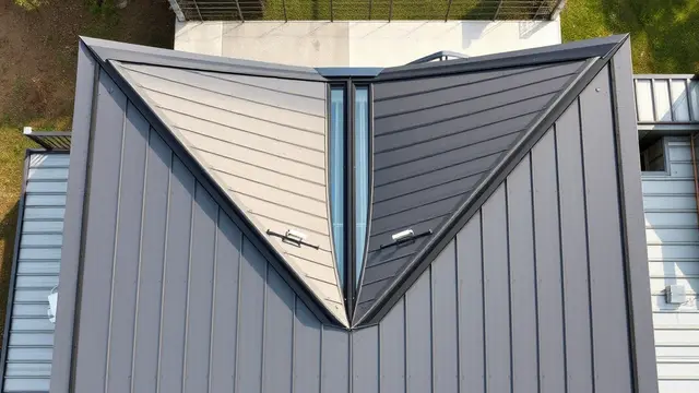 Model Atap Split/Terbelah (Butterfly Roof)