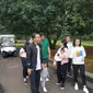 Presiden Joko Widodo (Jokowi) mengisi waktu libur akhir pekan bersama keluarga di Kebun Raya Bogor, Jawa Barat. Pantauan merdeka.com, Sabtu (8/10), Jokowi keluar dari Istana Kepresidenan Bogor menuju Kebun Raya pukul 09.00 WIB. (dok. merdeka.com)