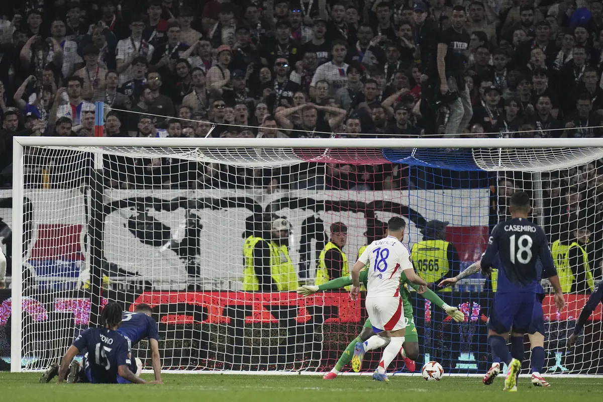Foto: Blunder Andre Onana Batalkan Kemenangan Comeback MU atas Lyon di Liga Europa