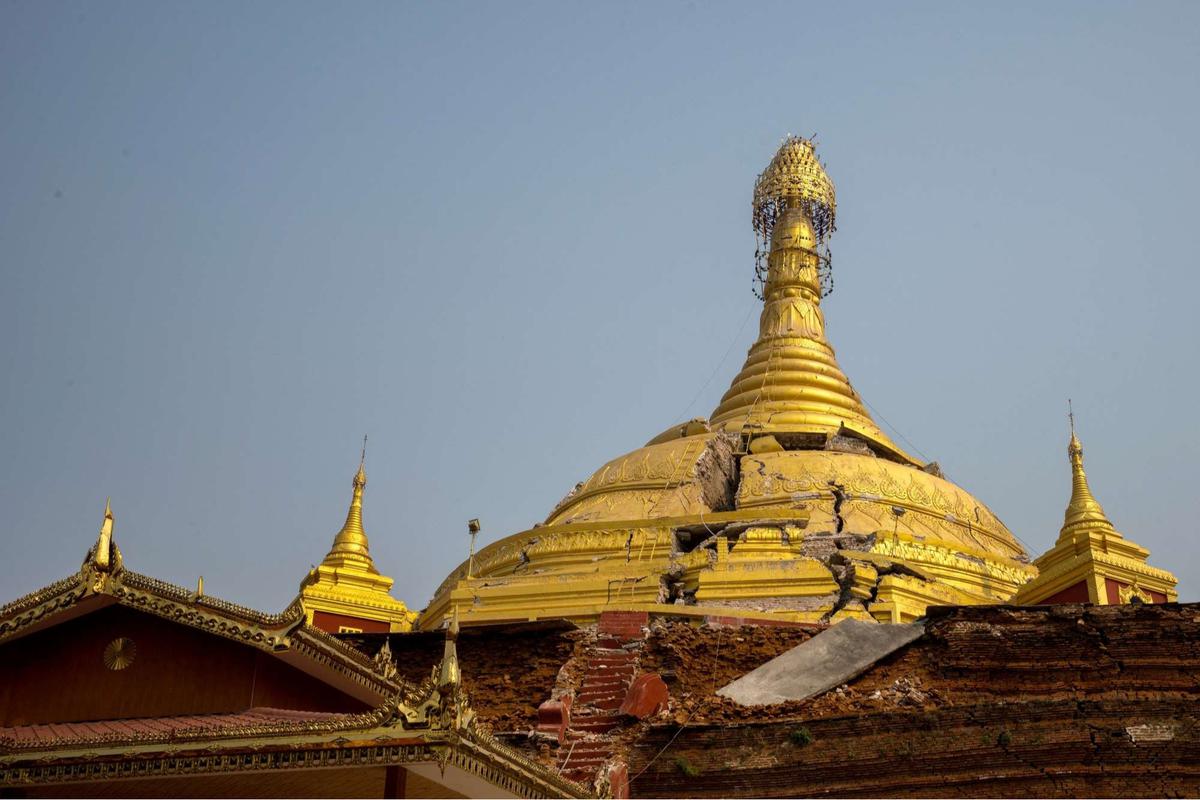 Kehancuran bangunan akibat gempa mematikan Myanmar