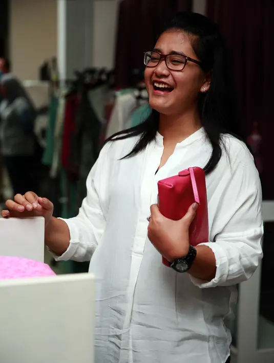 Iriana Jokowi Kunjungi Tuty Adib Untuk Fitting Baju (M. Akrom Sukarya/Bintang.com)