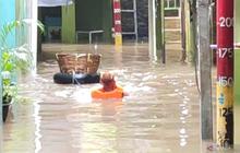 Banjir Kiriman Ciliwung Rendam Kebon Pala hingga 130 Cm, Warga Bertahan di Lantai Dua