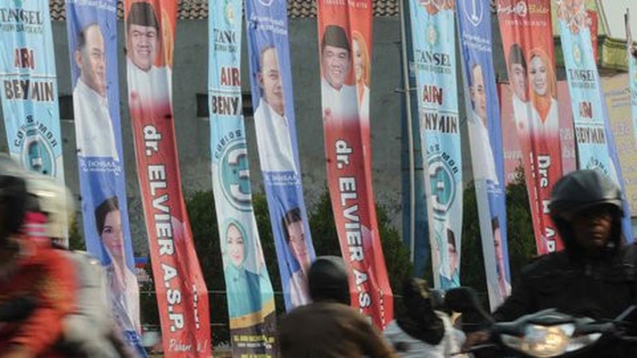 Baliho calon Wali Kota Tangsel mulai bertebaran di pinggir jalan