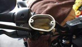 Bukan Cuma Kampas, Komponen Ini Bisa Bikin Rem Motor Blong