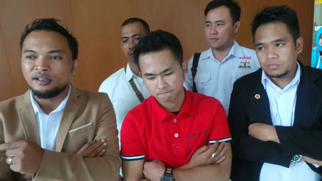 Ijonk Hadirkan Keluarga di Sidang Cerai