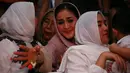 Meninggalnya Sys akibat serangan jantung tidak hanya pihak keluarga yang kehilangan. Beberapa artis yang turut hadir juga merasa kehilangan. Terlihat artis senior Paramitha Rusady juga memberikan penghormatan terakhirnya. (Nurwahyunan/Bintang.com)