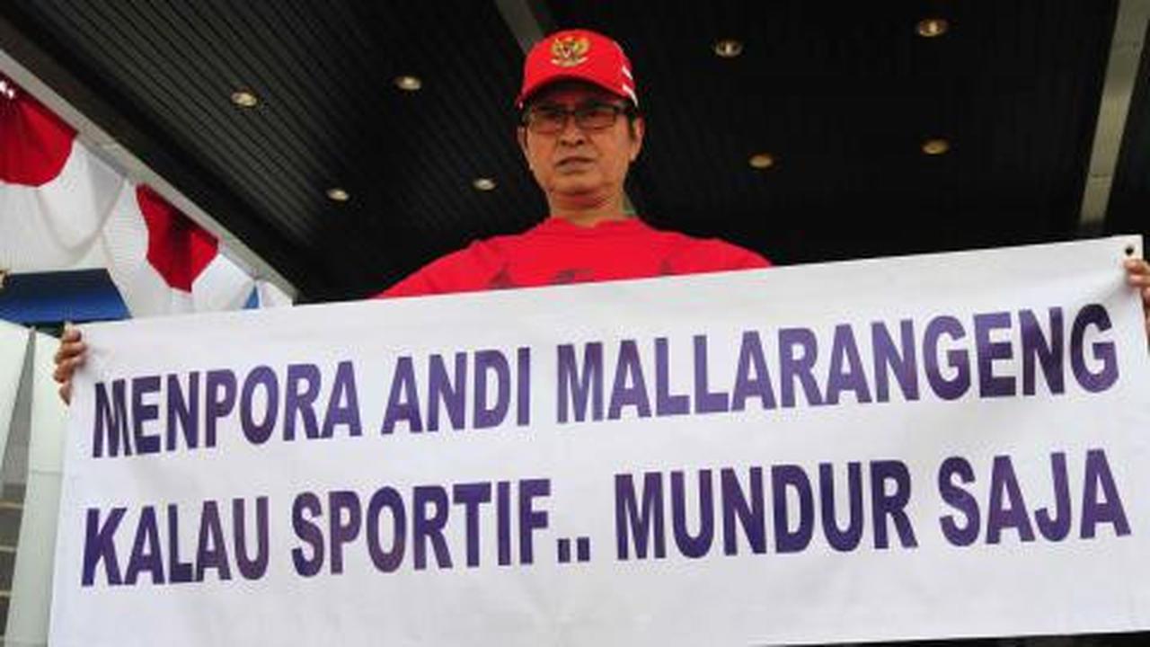 Tendang bola, Pong Harjatmo minta Andi Mallarangeng mundur