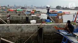 Dermaga yang terletak di kawasan pasar 16 Ilir ini merupakan pusat perdagangan dan salah satu daerah paling ramai di kota Palembang. (Liputan6.com/Herman Zakharia)