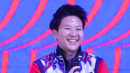 Legenda Bulutangkis Indonesia, Liliyana Natsir, memberikan keterangan saat jumpa pers Vidio Sport Festival 2025 di Midaz Jakarta, Rabu (15/10/2025). (Bola.com/M Iqbal Ichsan)