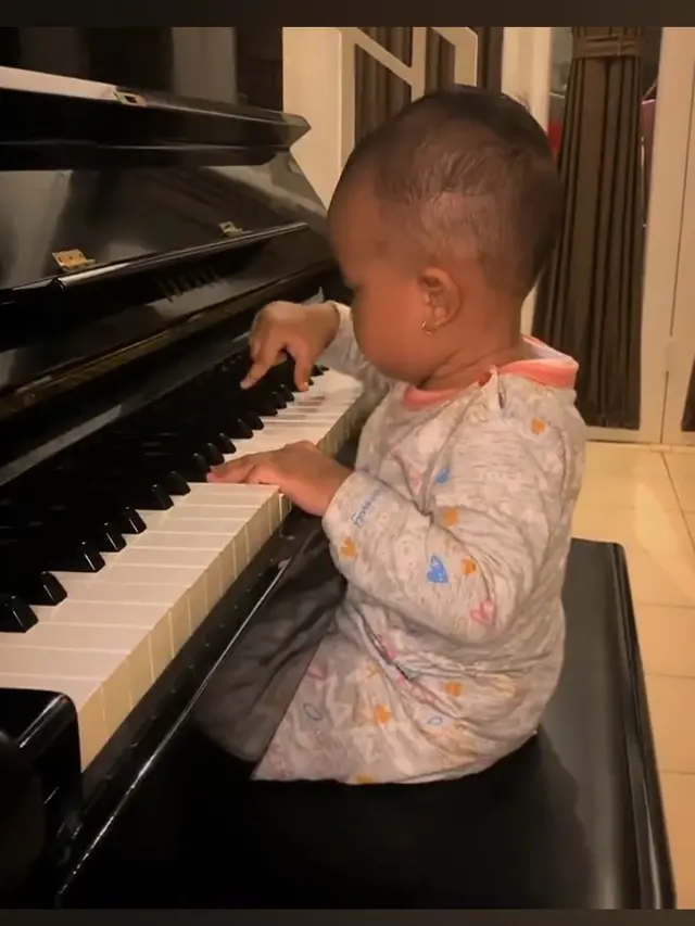 [Fimela] Potret baby Gewa anak Glenn Fredly