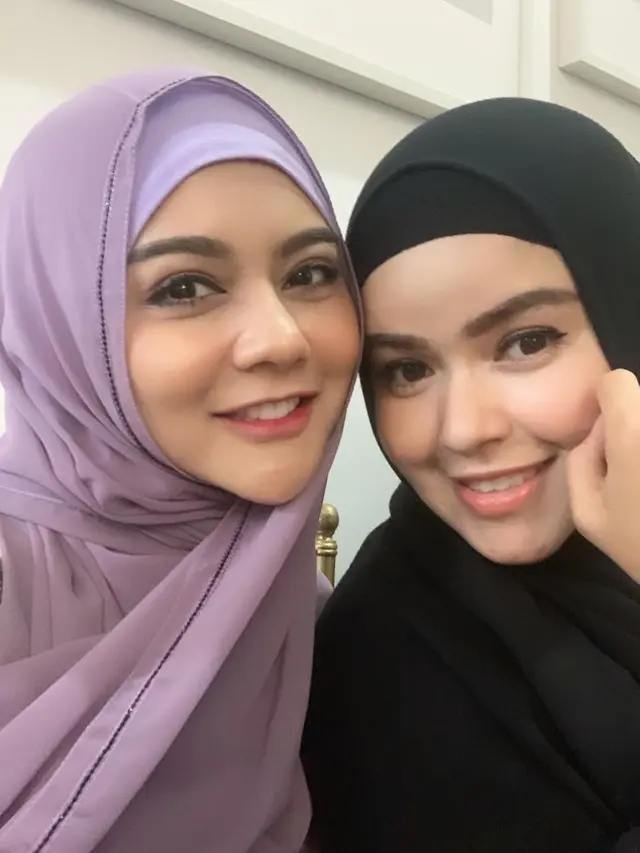 6 Potret Jenita Janet Saat Pakai Hijab, Bikin Pangling