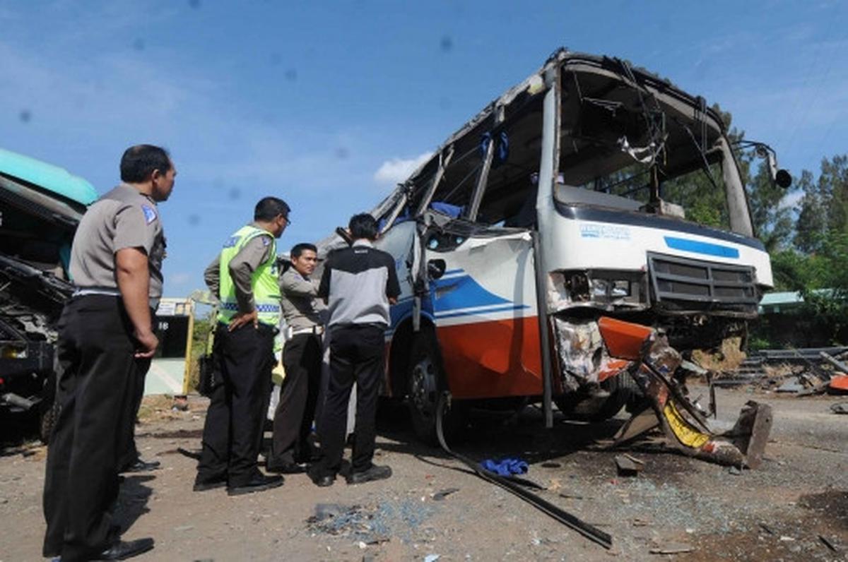 Tim Technical Analysis Accident Polri cek kondisi bus Rukun Sayur