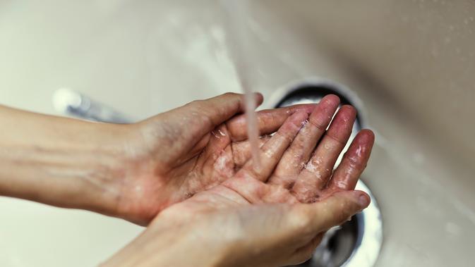 Cuci tangan untuk mengurangi kuman. | unsplash.com