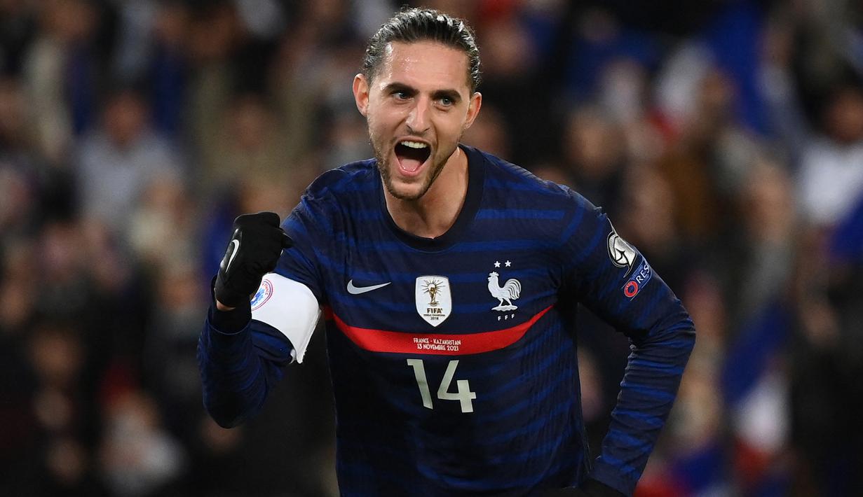 Adrien Rabiot. Gelandang tengah berusia 27 tahun ini kini tengah menjalani musim ke-4 bersama Juventus sejak didatangkan dari PSG pada awal musim 2019/2020. Musim ini ia telah tampil dalam 14 laga di semua ajang bersama Juventus dengan torehan 5 gol. Bersama Timnas Prancis ia telah mengoleksi 29 caps dengan torehan 2 gol dan 1 assist sejak melakukan debut pada 15 November 2016. (AFP/Franck Fife)