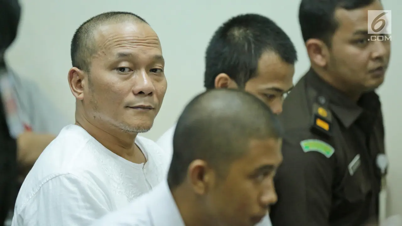 Wajah Lesu Iwa K Saat Jalani Sidang Perdana Kasus Narkoba
