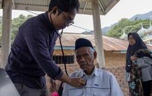 Warga Tanah Datar Antusias Ikuti Cek Kesehatan Gratis Protelindo Pasca Bencana