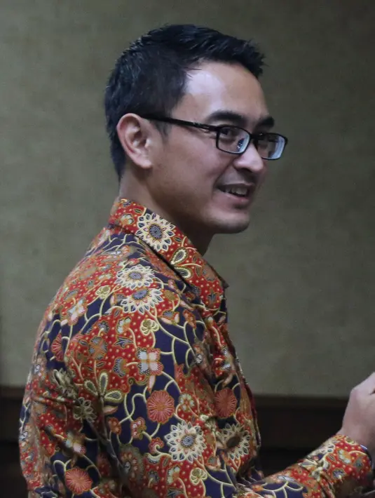 Gubernur nonaktif Jambi, Zumi Zola saat jeda sidang lanjutan dugaan suap dan gratifikasi di Pengadilan Tipikor, Jakarta, Senin (29/10). Sidang mendengar keterangan terdakwa kasus dugaan suap dan gratifikasi, Zumi Zola. (Liputan6.com/Helmi Fithriansyah)