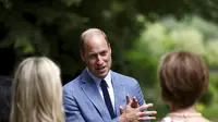 Pangeran William dalam Big Tea, pesta minum teh bersama staf NHS.  (Henry Nicholls/Pool via AP)