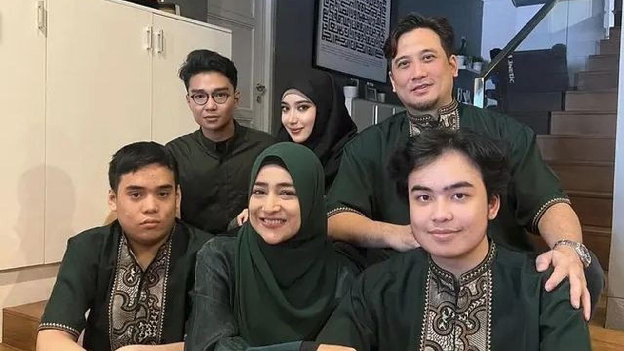 Tengku Anataya merayakan Lebaran bersama suami dan keluarganya sebelum ayah, ibu, dan dua adik kembarnya pindah ke Kanada.