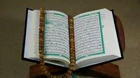 Ilustrasi Al-Qur'an. (Foto oleh GR  Stocks : https://www.pexels.com/id-id/foto/book-budaya-tradisi-iman-8522576/)